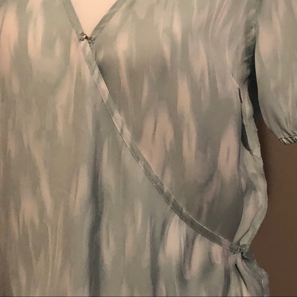 NWOT Mint green and white wrap top. - Picture 6 of 8
